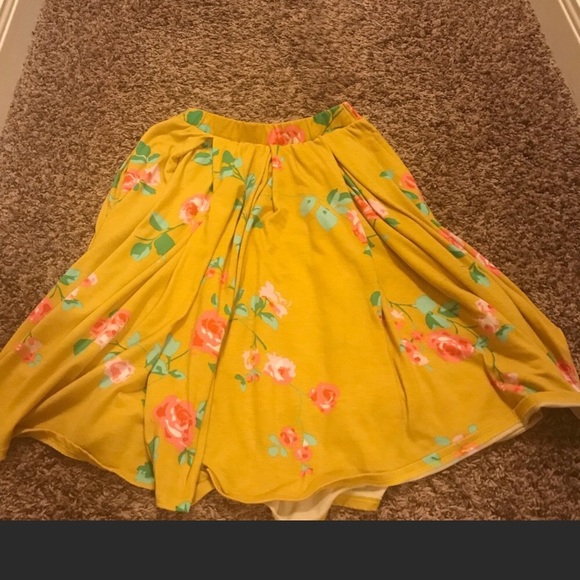 LuLaRoe Dresses & Skirts - Lularoe Madison skirt s